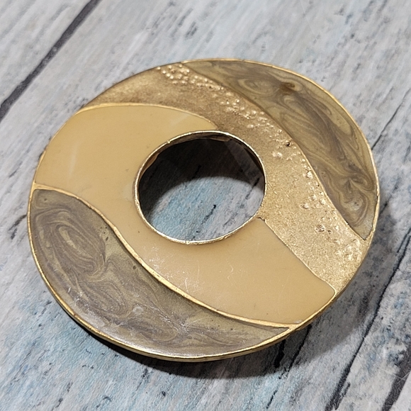 Circle Modernist Brooch. - Picture 6 of 6